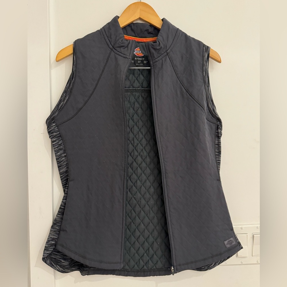 Dickies quilted scrub vest